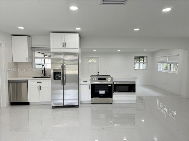 7765 W 15th Ave, Hialeah, FL 33014