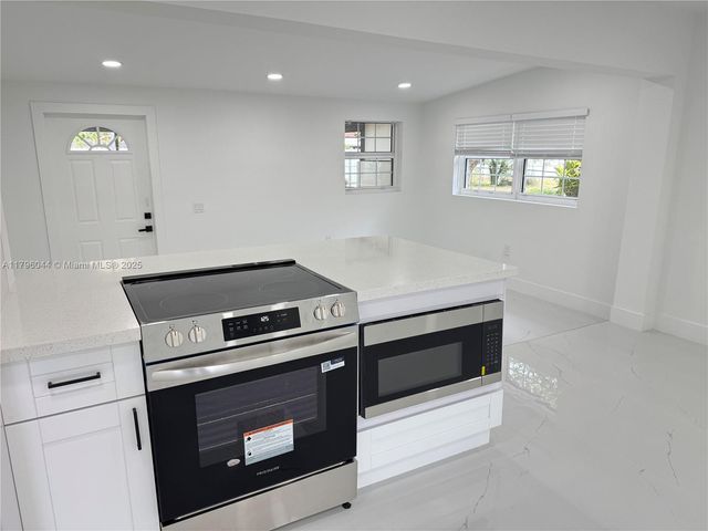7765 W 15th Ave, Hialeah, FL 33014