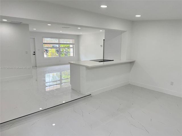 7765 W 15th Ave, Hialeah, FL 33014