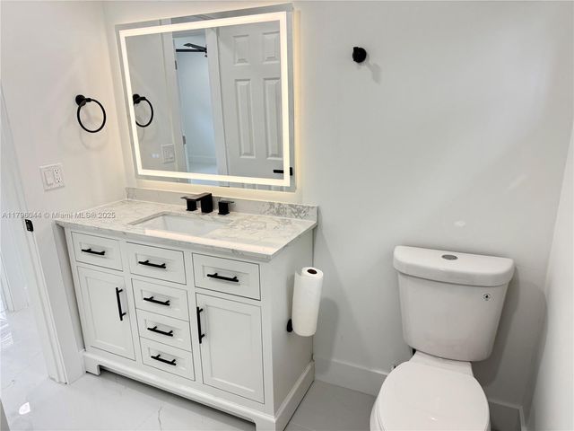 7765 W 15th Ave, Hialeah, FL 33014