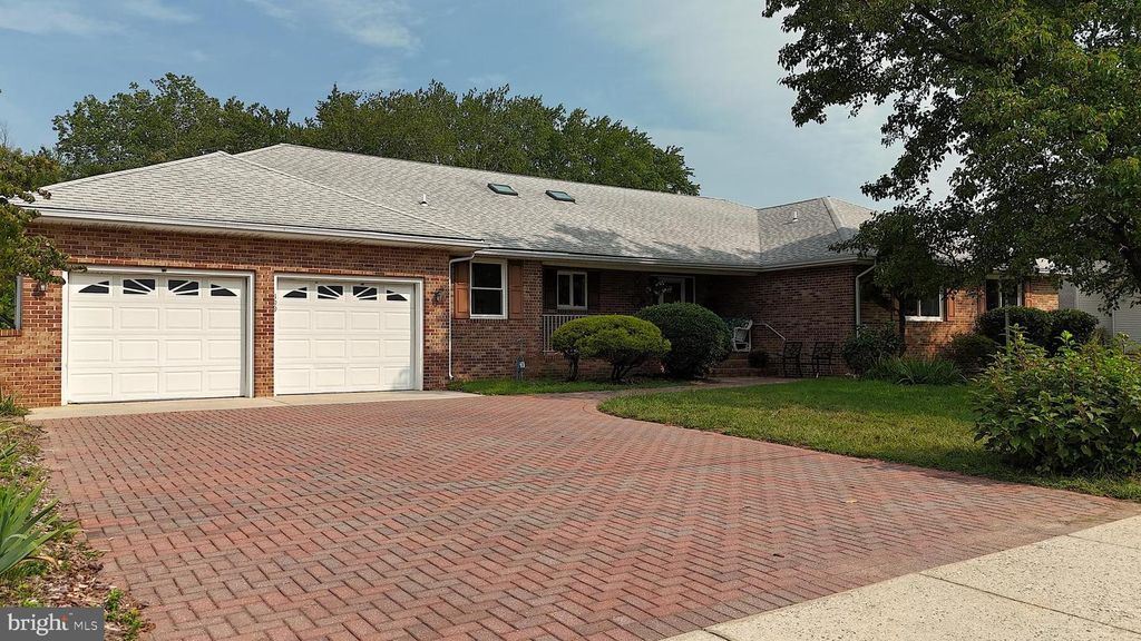 199 LAKESHORE DR, Hammonton, NJ 08037