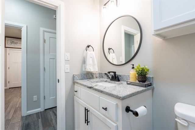 2700 Woodlawn Court, Shawnee, OK 74804