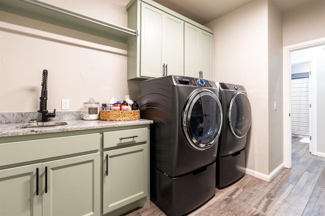 2700 Woodlawn Court, Shawnee, OK 74804