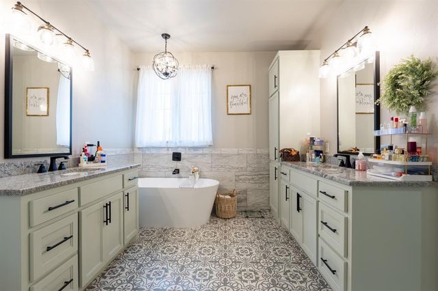 2700 Woodlawn Court, Shawnee, OK 74804