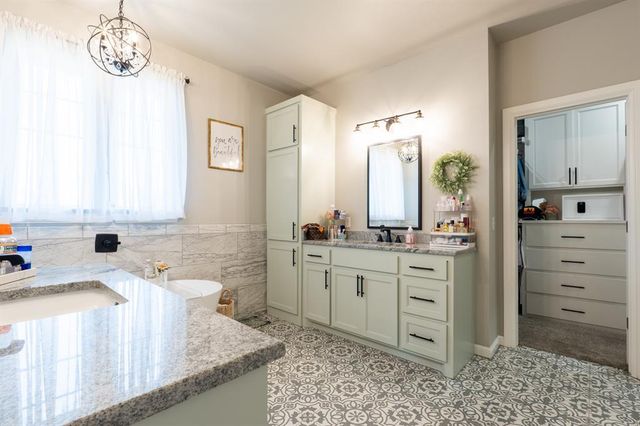 2700 Woodlawn Court, Shawnee, OK 74804