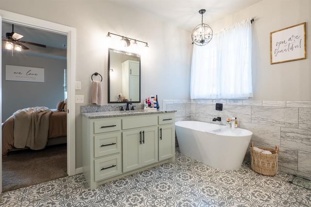 2700 Woodlawn Court, Shawnee, OK 74804