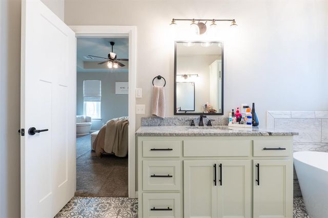 2700 Woodlawn Court, Shawnee, OK 74804