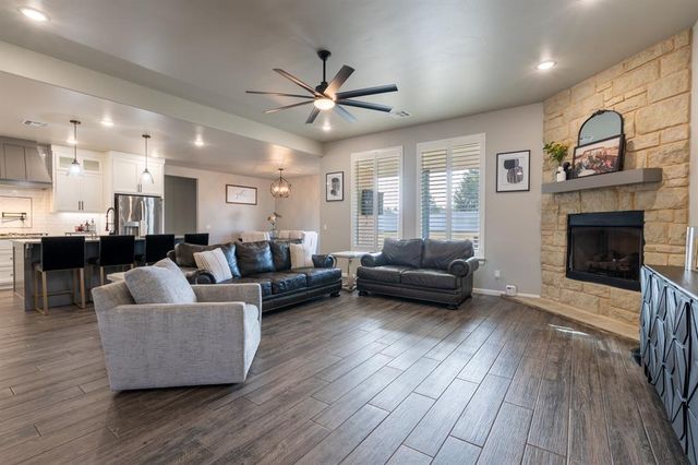 2700 Woodlawn Court, Shawnee, OK 74804