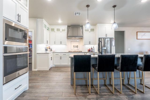 2700 Woodlawn Court, Shawnee, OK 74804