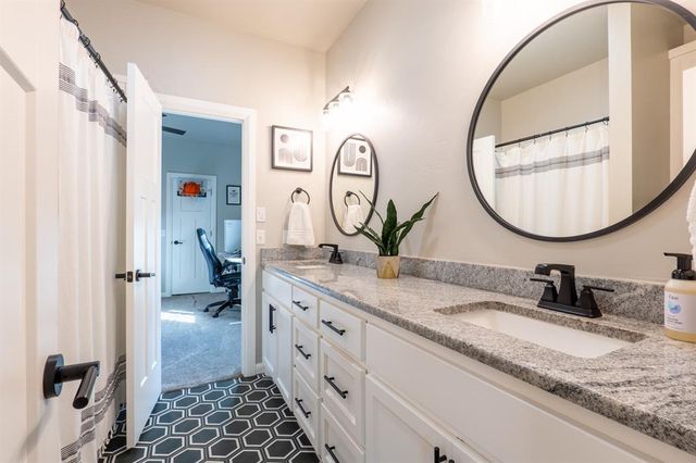 2700 Woodlawn Court, Shawnee, OK 74804