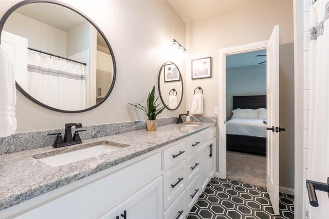 2700 Woodlawn Court, Shawnee, OK 74804