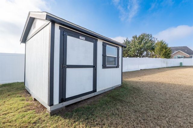 2700 Woodlawn Court, Shawnee, OK 74804