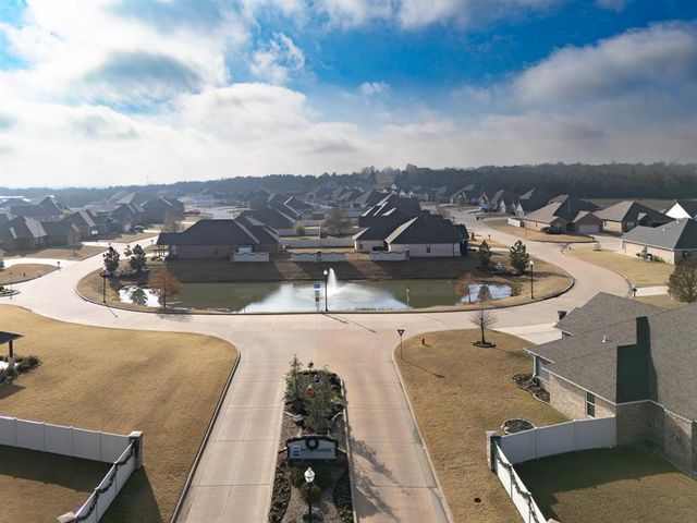 2700 Woodlawn Court, Shawnee, OK 74804