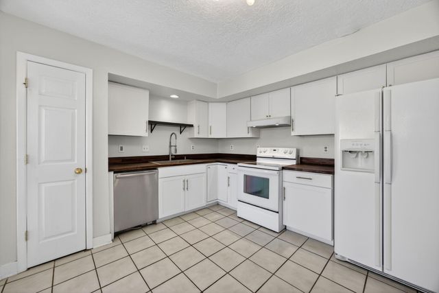 2500 Stallion Loop SE, Rio Rancho, NM 87124