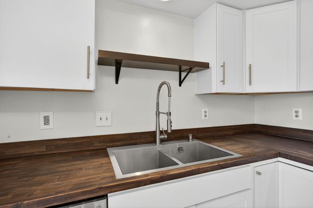 2500 Stallion Loop SE, Rio Rancho, NM 87124