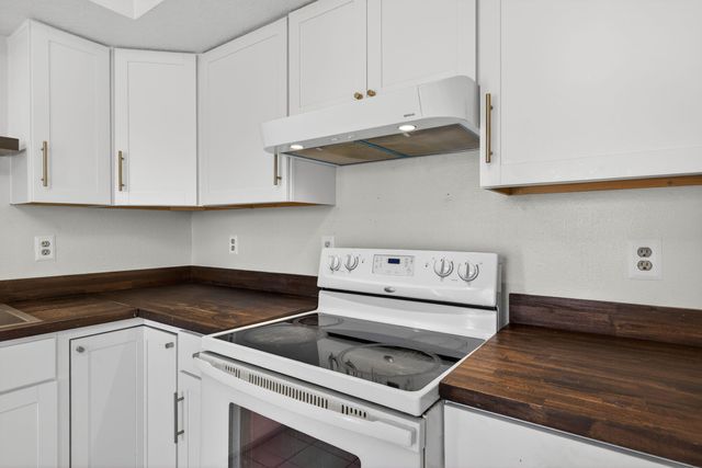 2500 Stallion Loop SE, Rio Rancho, NM 87124