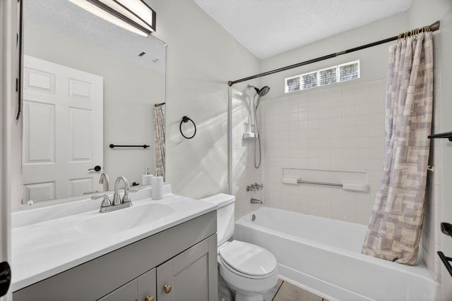 2500 Stallion Loop SE, Rio Rancho, NM 87124