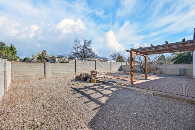 2500 Stallion Loop SE, Rio Rancho, NM 87124