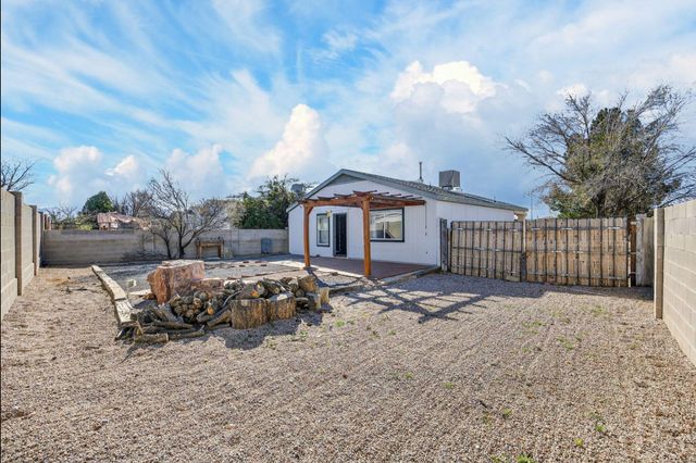 2500 Stallion Loop SE, Rio Rancho, NM 87124