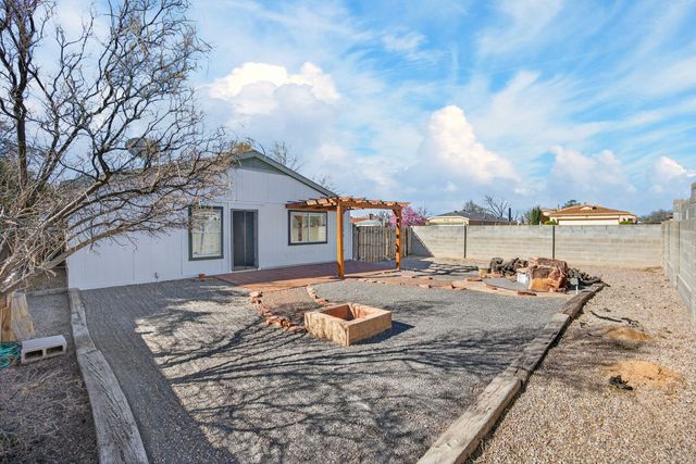 2500 Stallion Loop SE, Rio Rancho, NM 87124