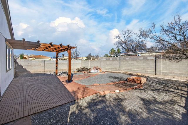 2500 Stallion Loop SE, Rio Rancho, NM 87124