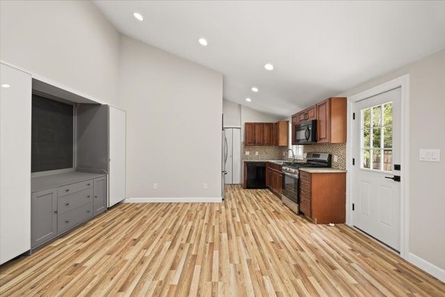 1649 Rodman St, Fall River, MA 02721