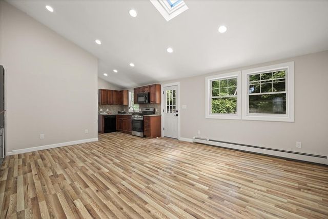 1649 Rodman St, Fall River, MA 02721