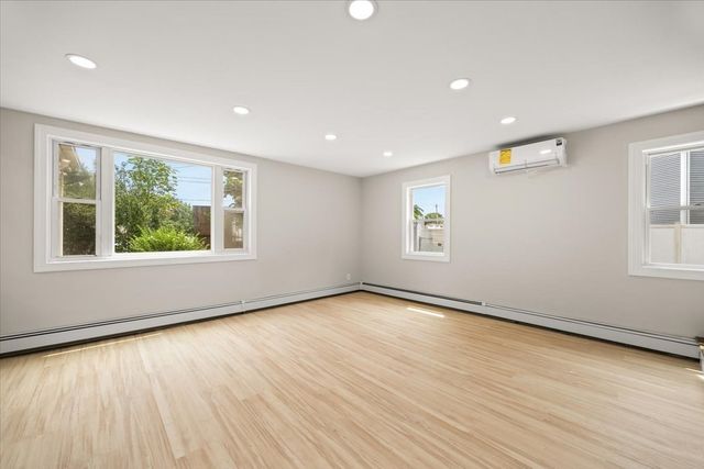 1649 Rodman St, Fall River, MA 02721