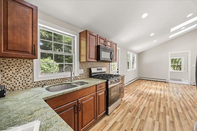 1649 Rodman St, Fall River, MA 02721