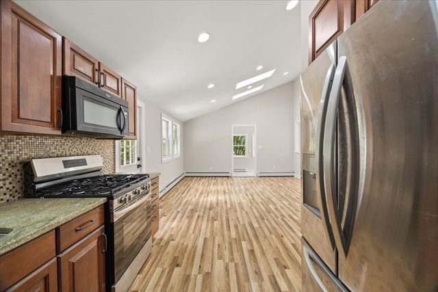 1649 Rodman St, Fall River, MA 02721