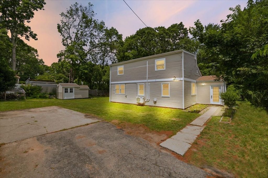 1649 Rodman St, Fall River, MA 02721