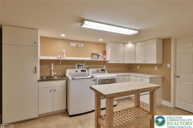 409 Colver Road, Bushkill Twp, PA 18064