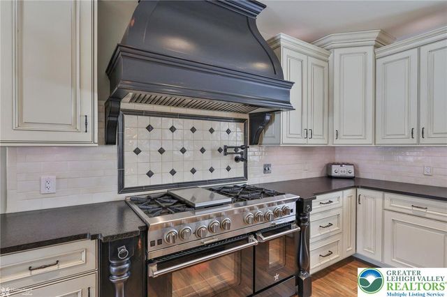 409 Colver Road, Bushkill Twp, PA 18064