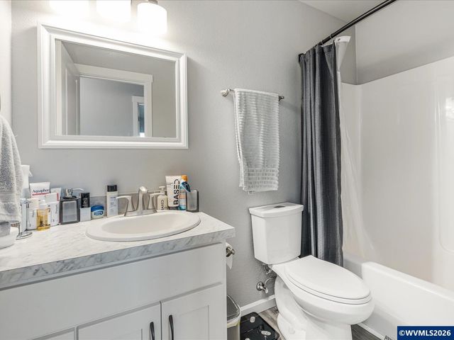 418 Sunset Ct, Amity, OR 97101