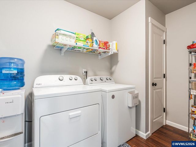 418 Sunset Ct, Amity, OR 97101