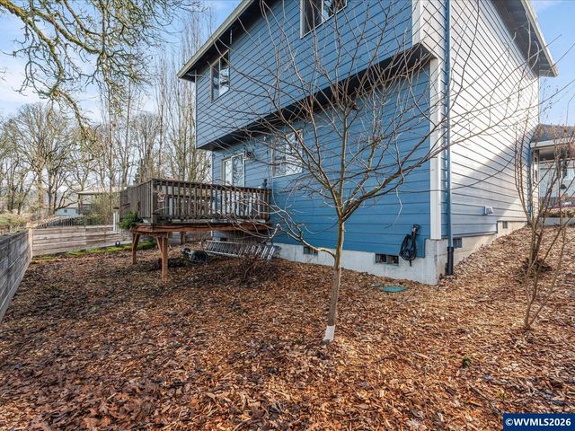 418 Sunset Ct, Amity, OR 97101