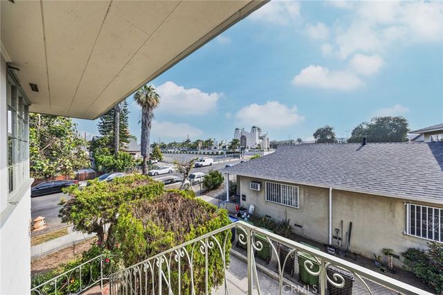 2718 W 15th, Los Angeles, CA 90006