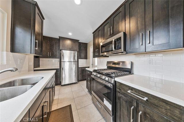 2718 W 15th, Los Angeles, CA 90006