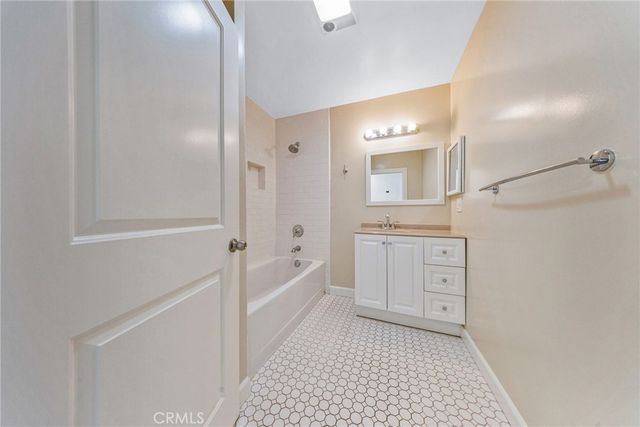 2718 W 15th, Los Angeles, CA 90006