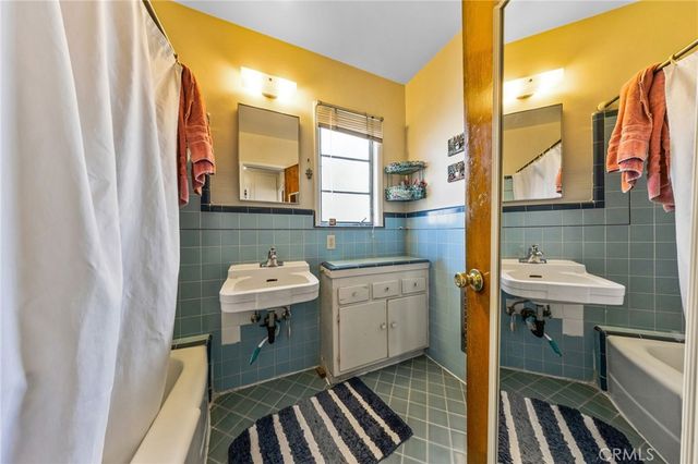 2718 W 15th, Los Angeles, CA 90006