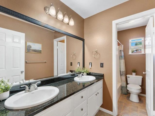 2039 Freedom Way, Vista, CA 92081