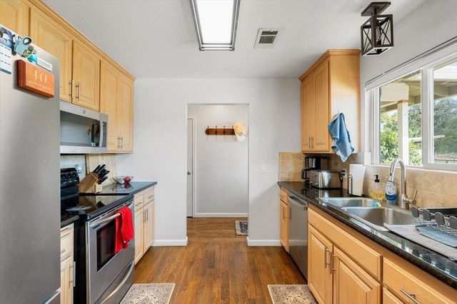 21118 Merrill Lane, Anderson, CA 96007