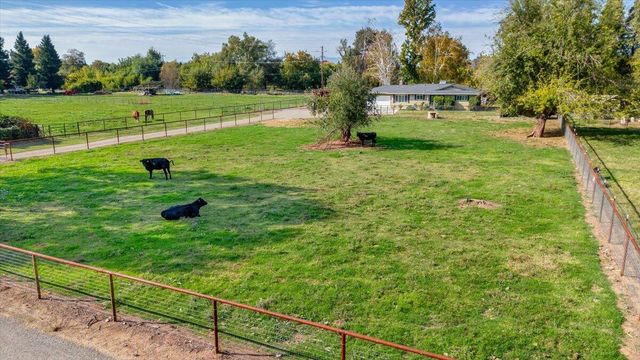 21118 Merrill Lane, Anderson, CA 96007