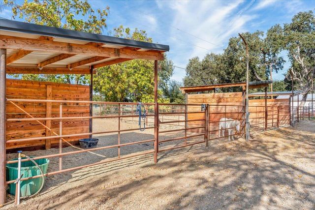 21118 Merrill Lane, Anderson, CA 96007