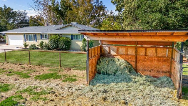 21118 Merrill Lane, Anderson, CA 96007