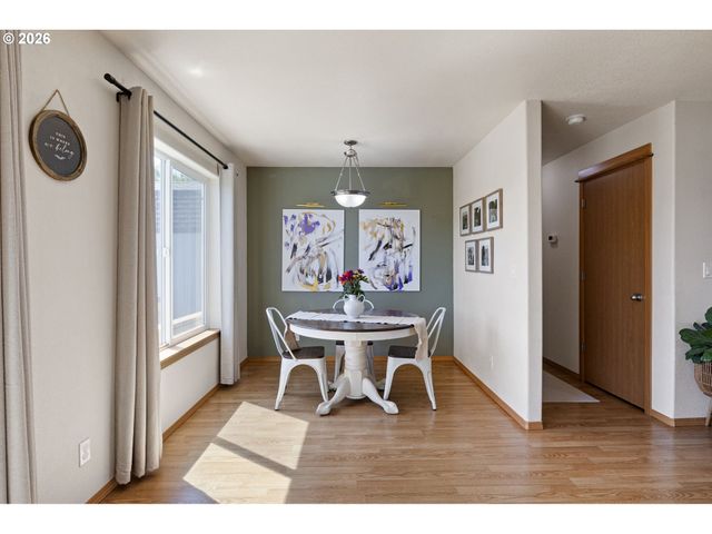 1053 HECKART Ln, Harrisburg, OR 97446