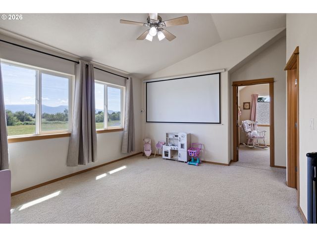 1053 HECKART Ln, Harrisburg, OR 97446