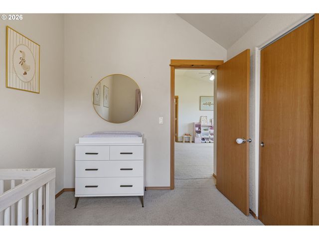 1053 HECKART Ln, Harrisburg, OR 97446