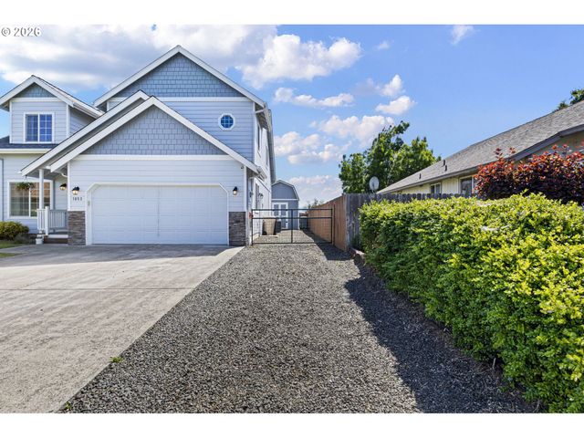 1053 HECKART Ln, Harrisburg, OR 97446