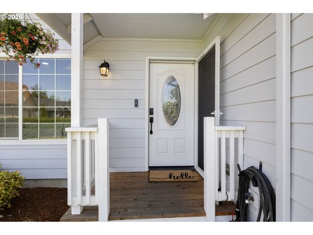1053 HECKART Ln, Harrisburg, OR 97446